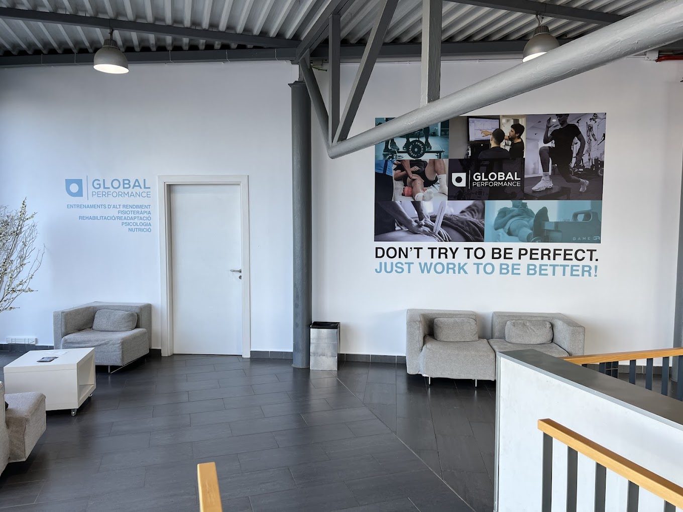 Reception and lounge at Global Performance Sant Cugat